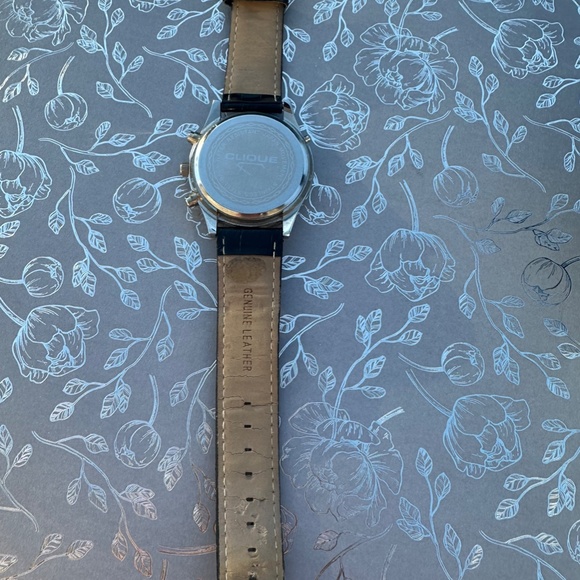 Chronograph Watch with Leather Strap - Picture 5 of 5